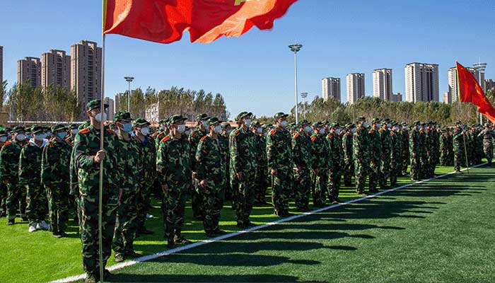 江南体育移动端app(中国)有限公司隆重举行2022级新生开学典礼暨军训总结表彰大会